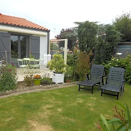 D'hotes Aux Sables D'olonne Bed & Breakfast *